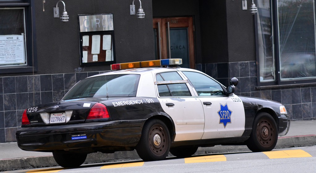 Z oznakowanych radiowozów policji w San Francisco w USA złodzieje ukradli katalizatory | zdj. ilustracyjne