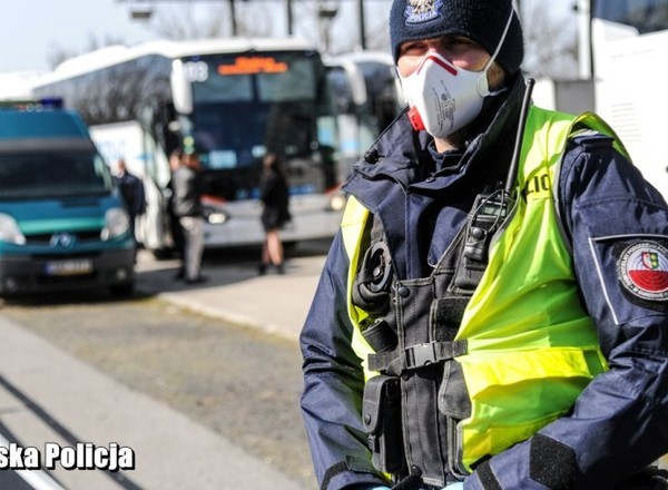 Państwa UE uzgodniły nowe środki walki z pandemią. Jakie zalecenia dla podróżnych?