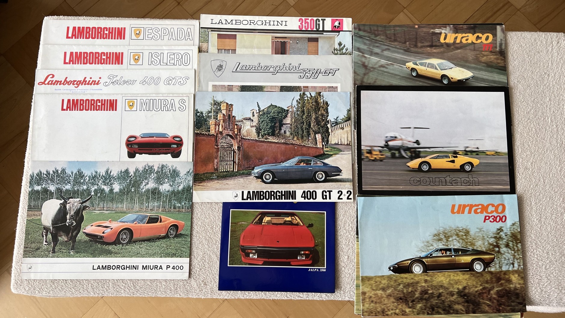 Prospekty klasycznych modeli Lamborghini: 350 GT, 400 GT 2+2, Miura, Islero, Espada, Urraco i Countach