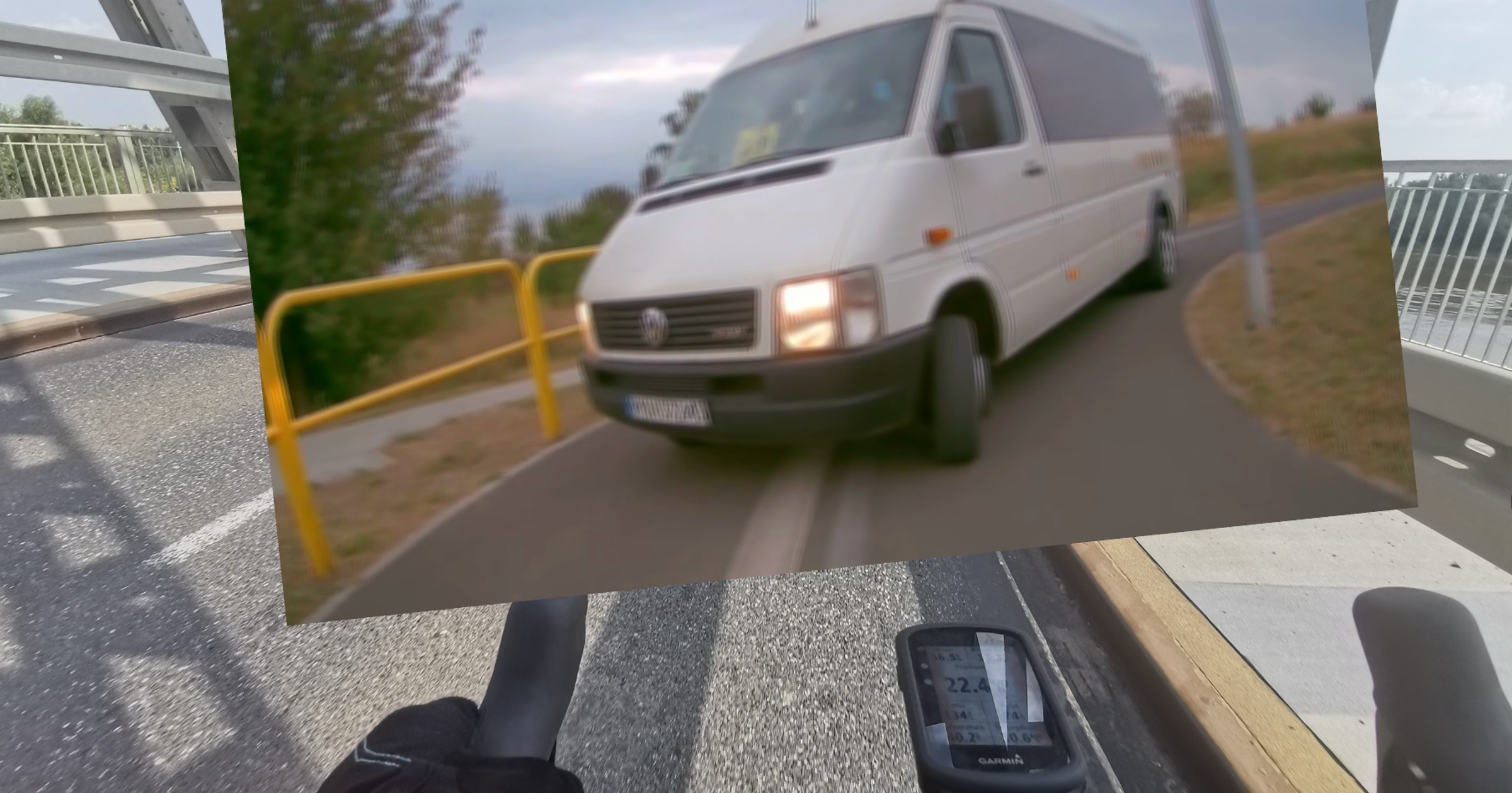 Samochód na drodze dla rowerów i pieszych
