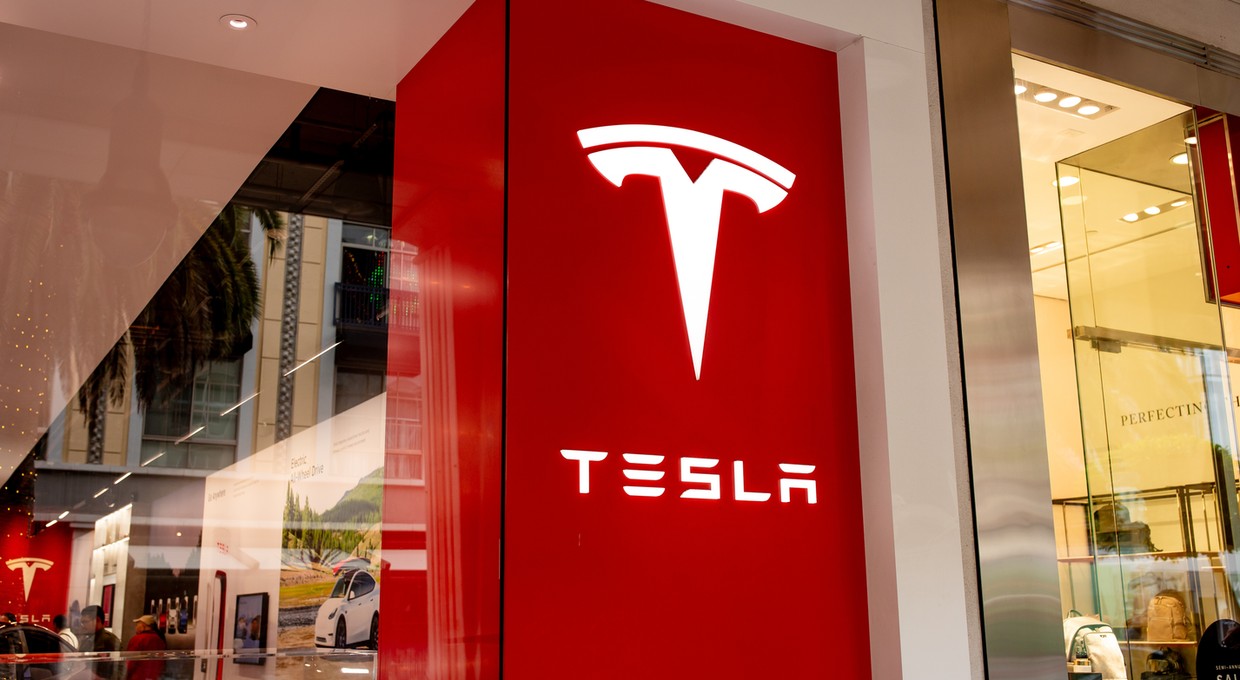 Tesla w obliczu pozwu zbiorowego za... zawyżanie przebiegu pojazdów