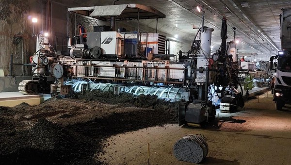 W tunelu na obwodnicy Krakowa wylano beton. Nietypowe rozwiązanie drogowców