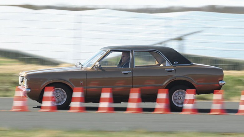 Ford Taunus - wyzywa rywali na pojedynek
