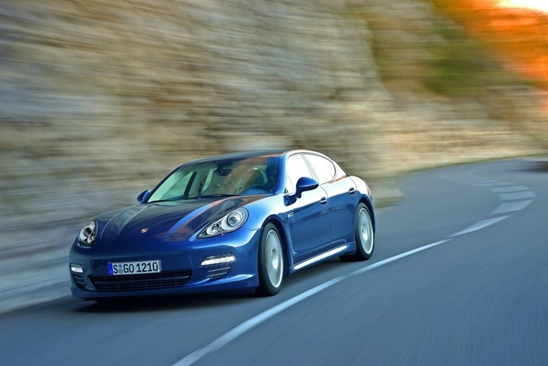 Porsche Panamera – muszą WSZYSTKIE naprawić, może przy okazji poprawią im wygląd?