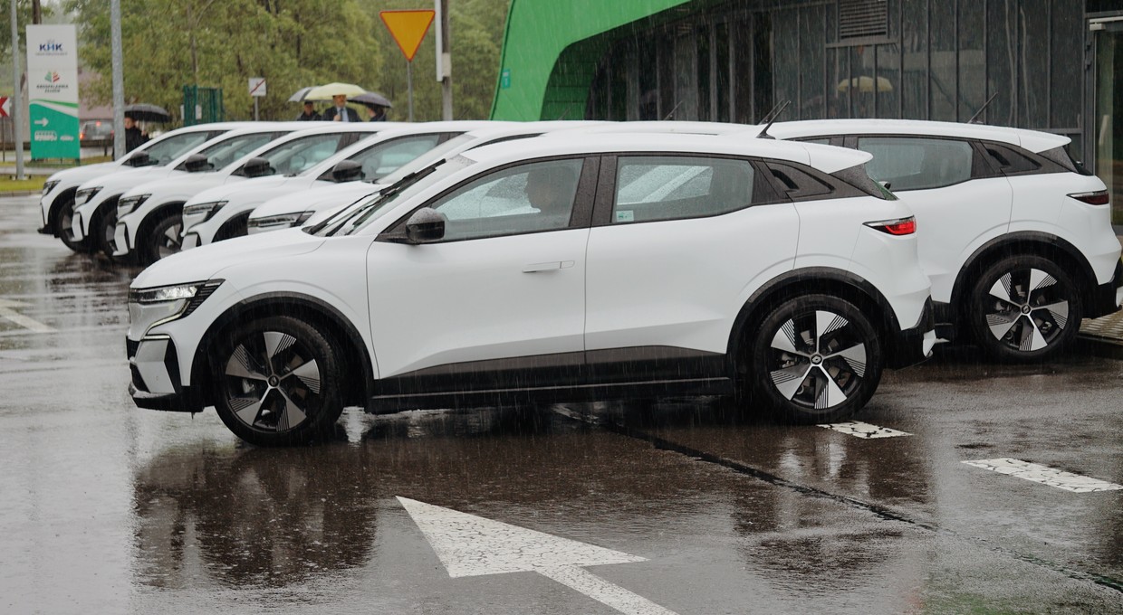 Kraków wybrał auta elektryczne. Urzędnicy nie zdecydowali się na najtańszą wersję