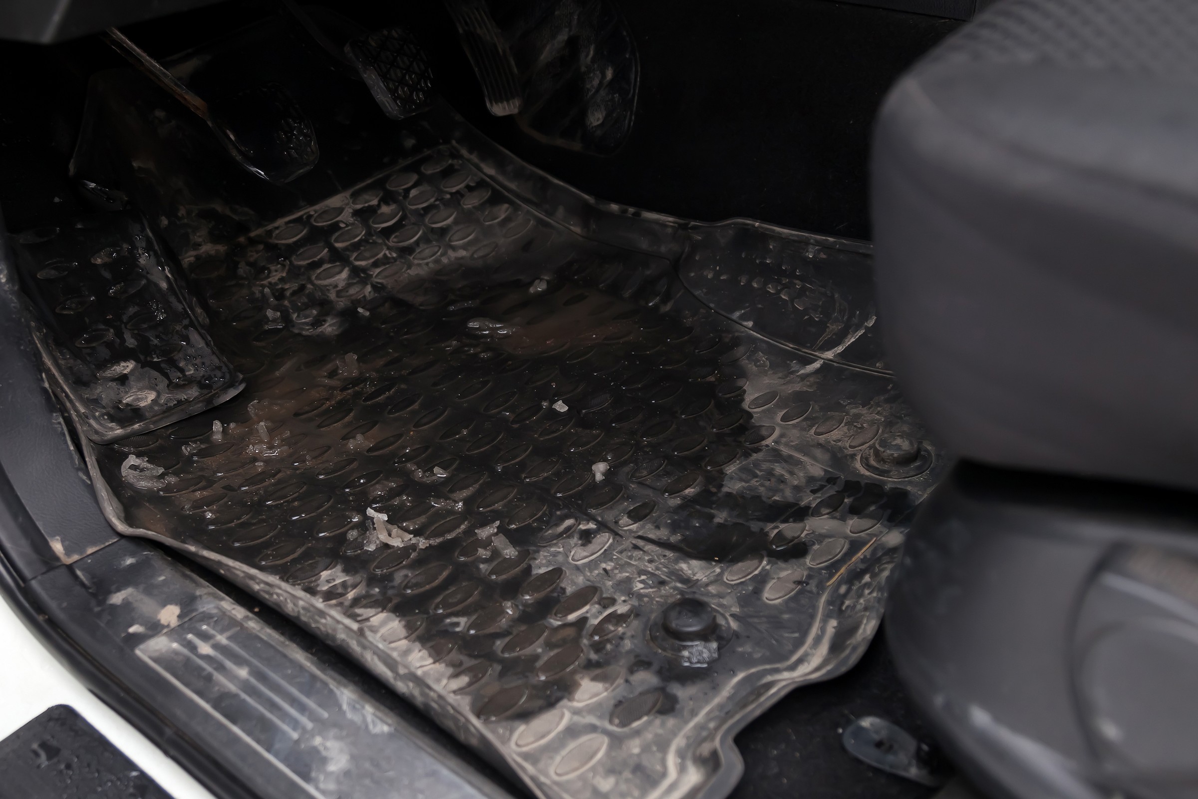 Wymień nie tylko opony na zimowe. Kierowcy o tym zapominają i później mają problemy