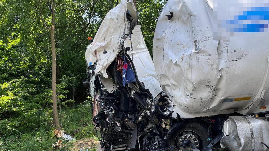 Obraz pochodzący z serwisu https://bydgoszcz.policja.gov.pl/kb1/informacje/wiadomosci/149847,Policjanci-wyjasniaja-okolicznosci-smiertelnego-wypadku.html