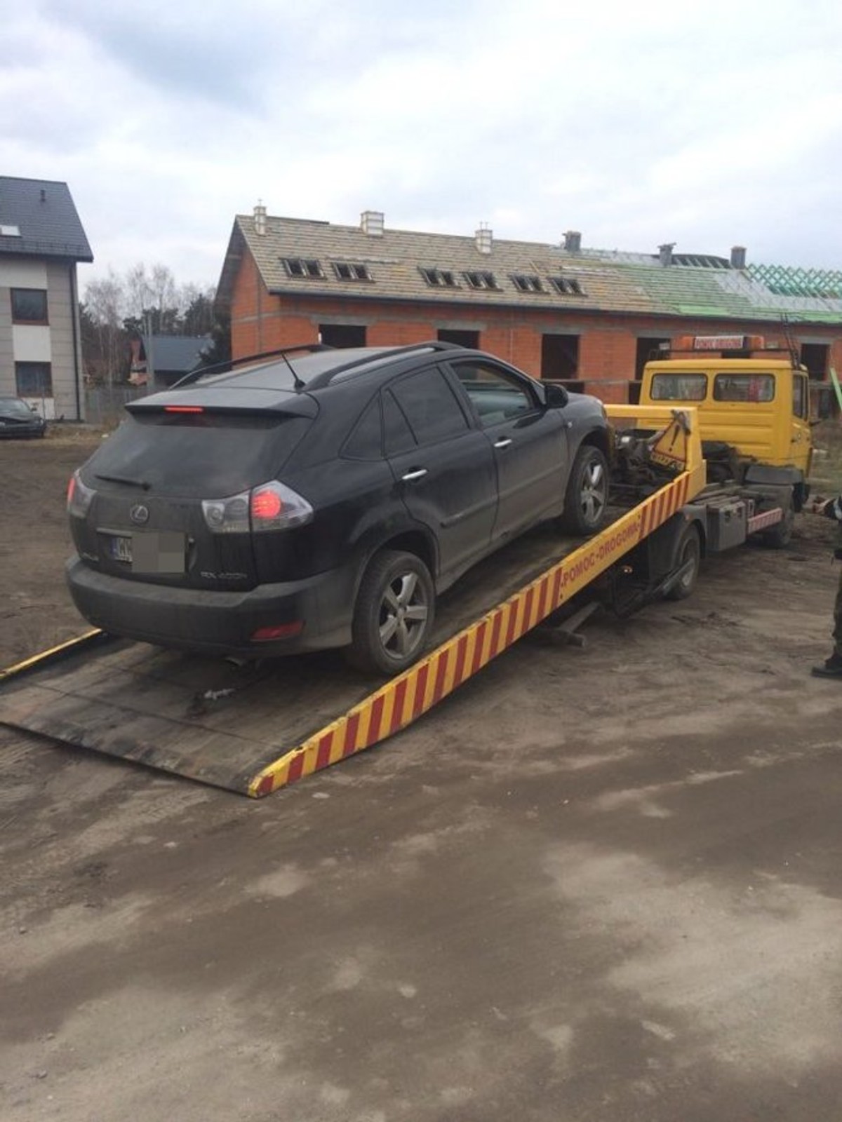 Zarekwirowane samochody i części