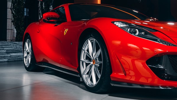 Najdroższe samochody używane z ogłoszeń i komisów. Włoskie na czele