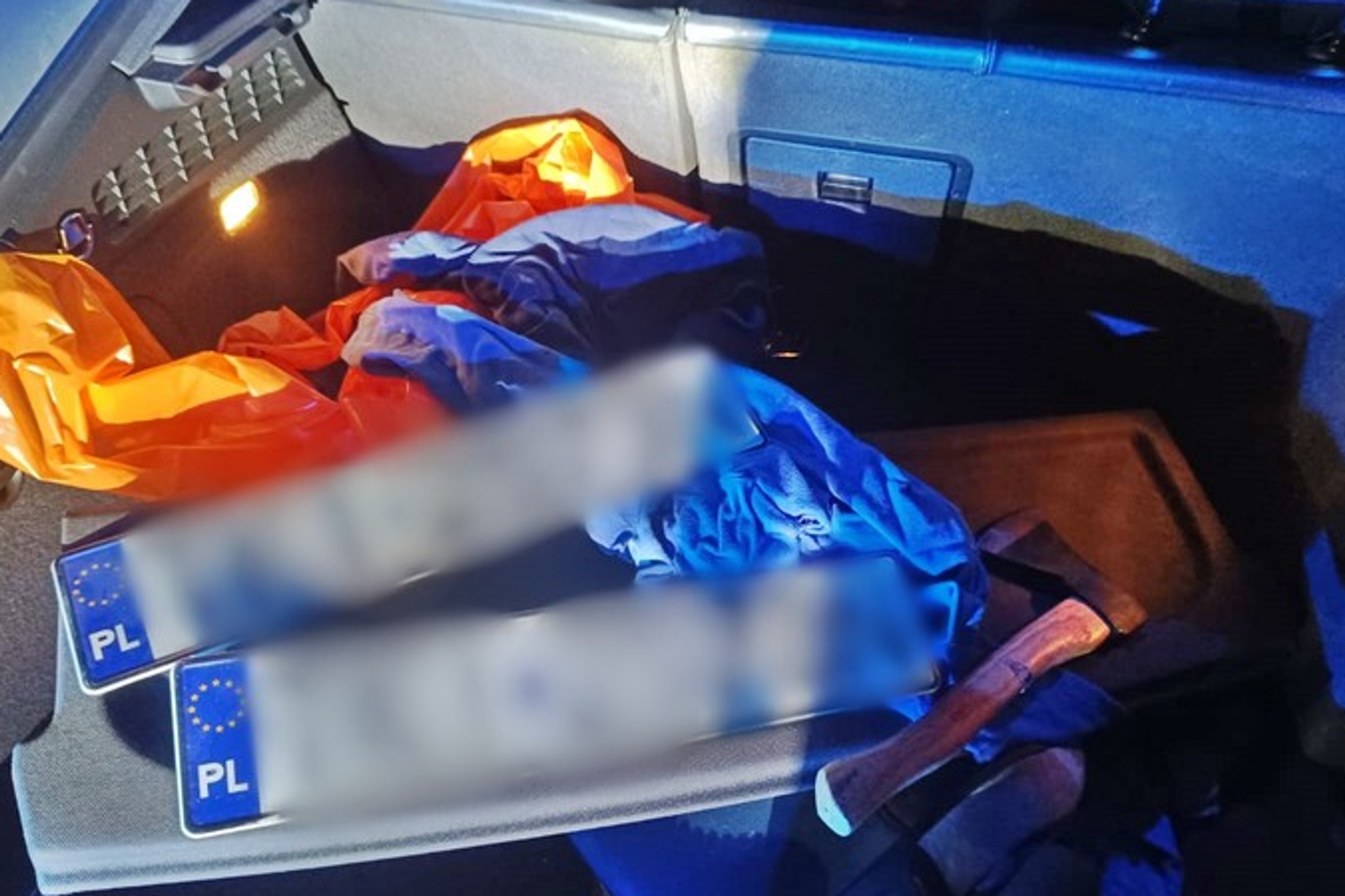 Sportowym audi uciekał przed policyjną Toyotą RAV4. Takiego finału się nie spodziewał