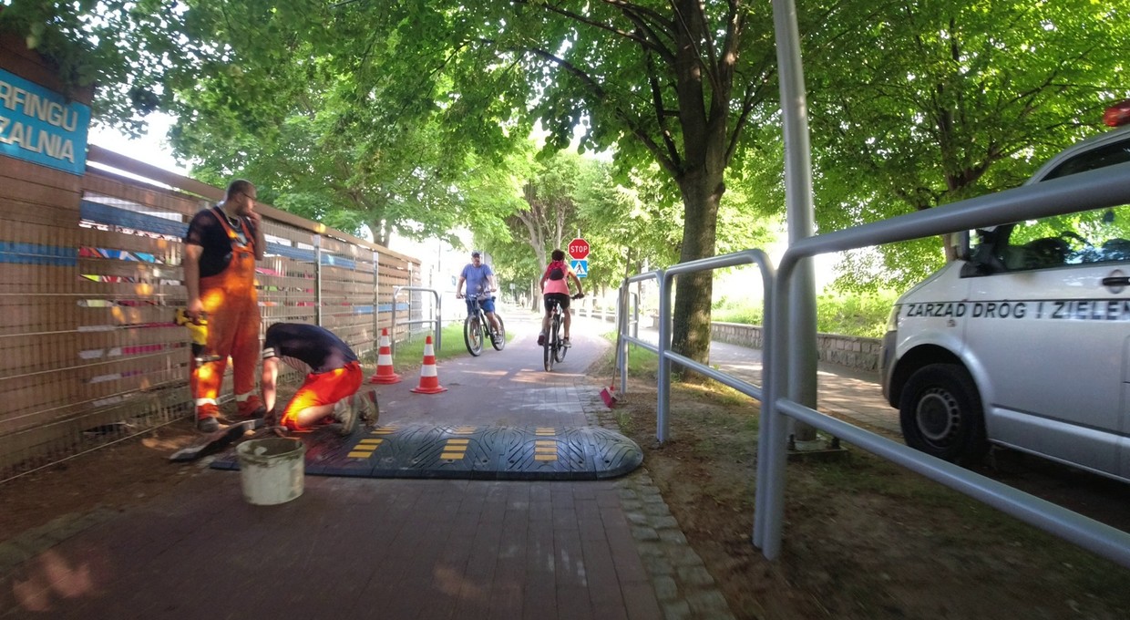 Progi zwalniające na ścieżce rowerowej w Sopocie. Mają okiełznać rowerzystów