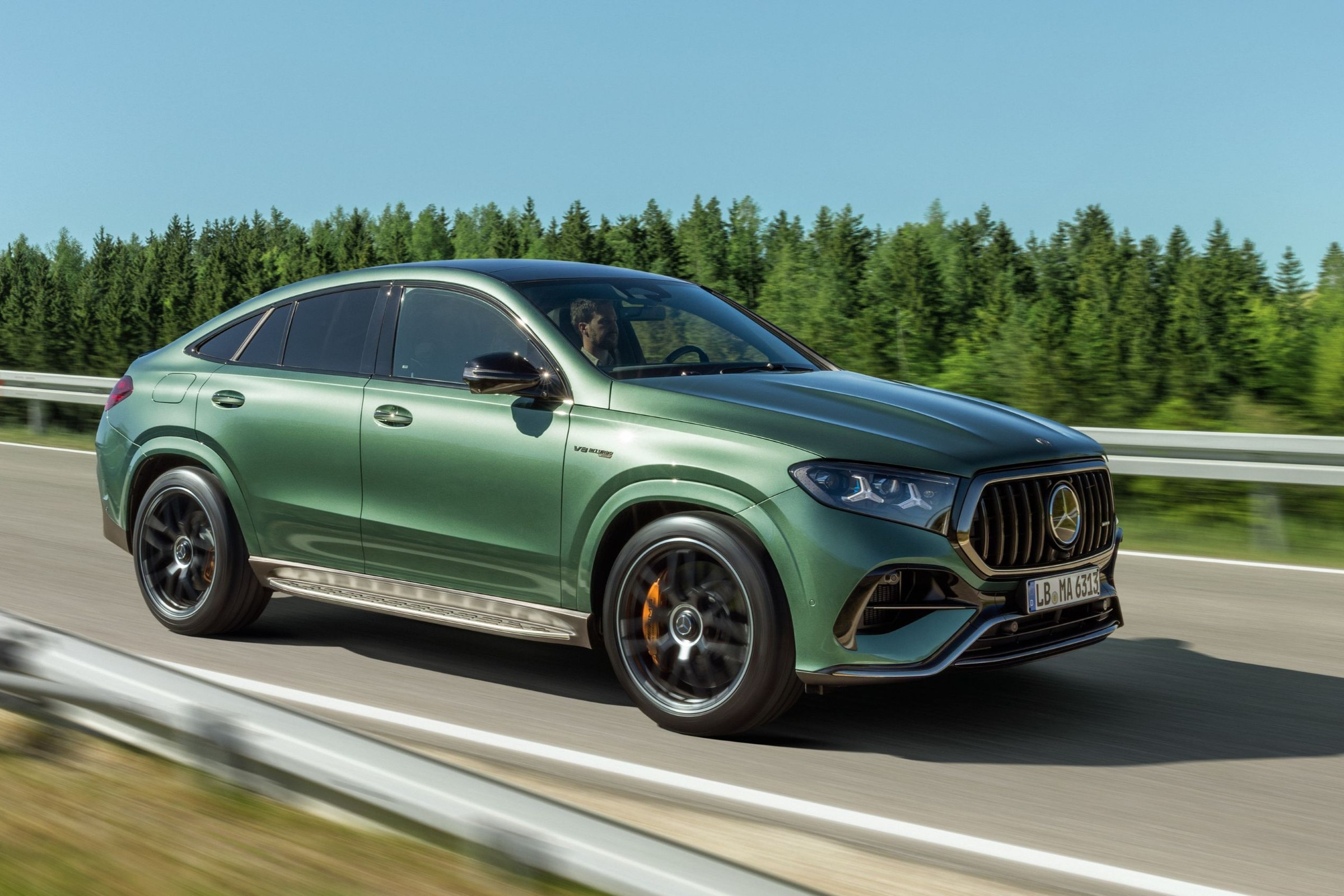 Trzy SUV-y Mercedesa dostały AMG M177 Evo. Silnik V8 montuje tylko jedna osoba