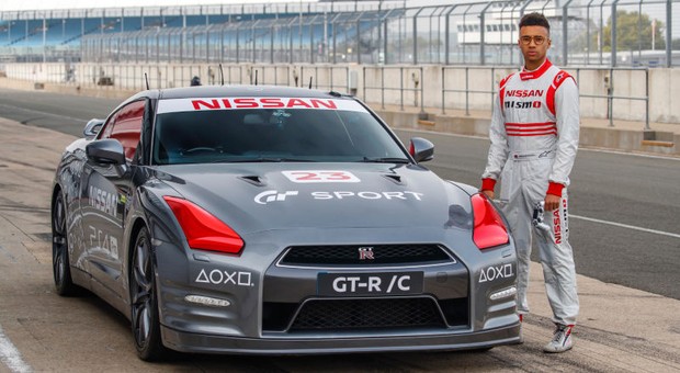 Realny Nissan GT-R sterowany.... padem od PlayStation!