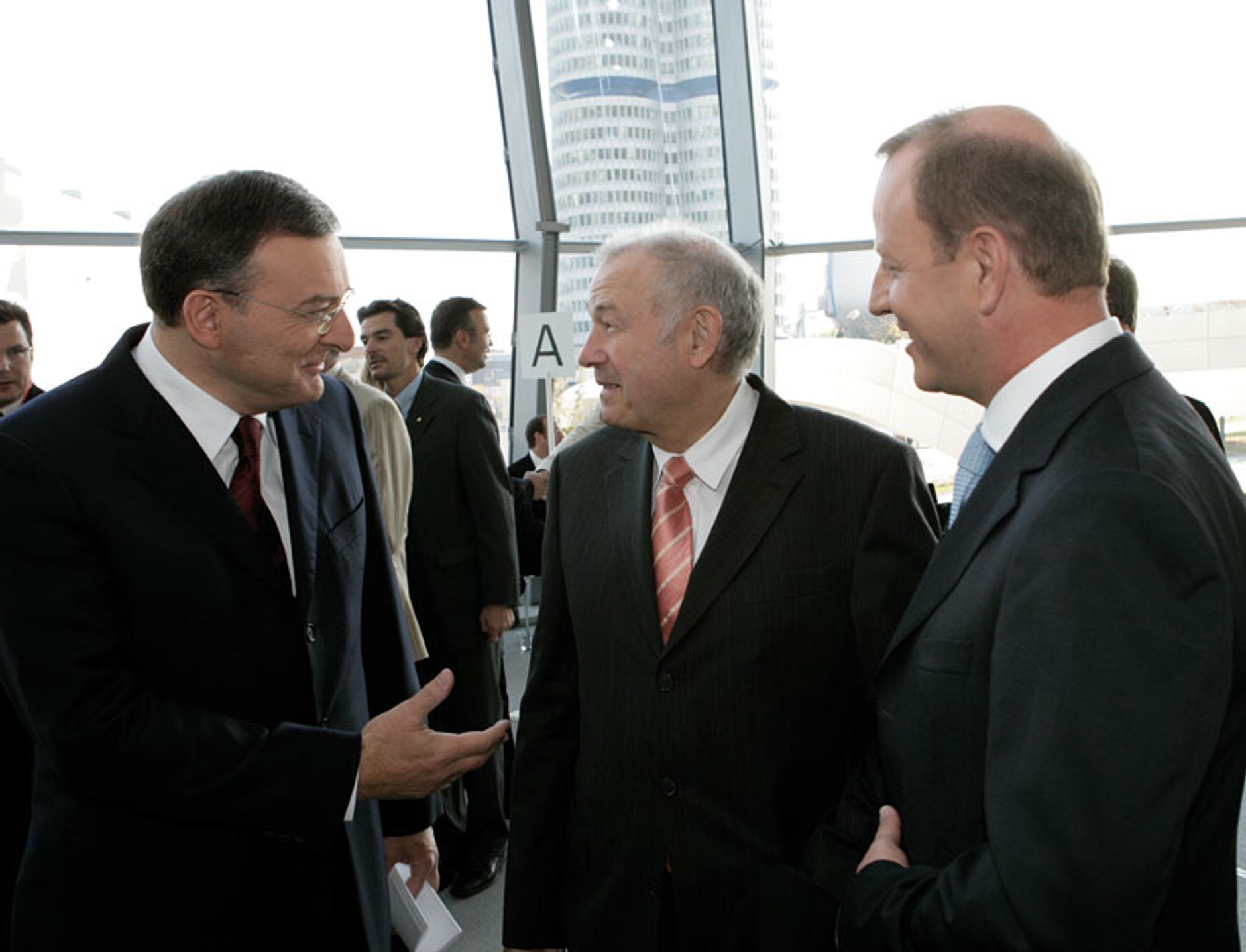 BMW: Świat szachownicy i najwspanialszych maszyn