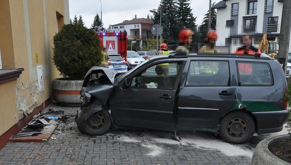 Stracił panowanie nad autem. Skończył w nietypowym miejscu
