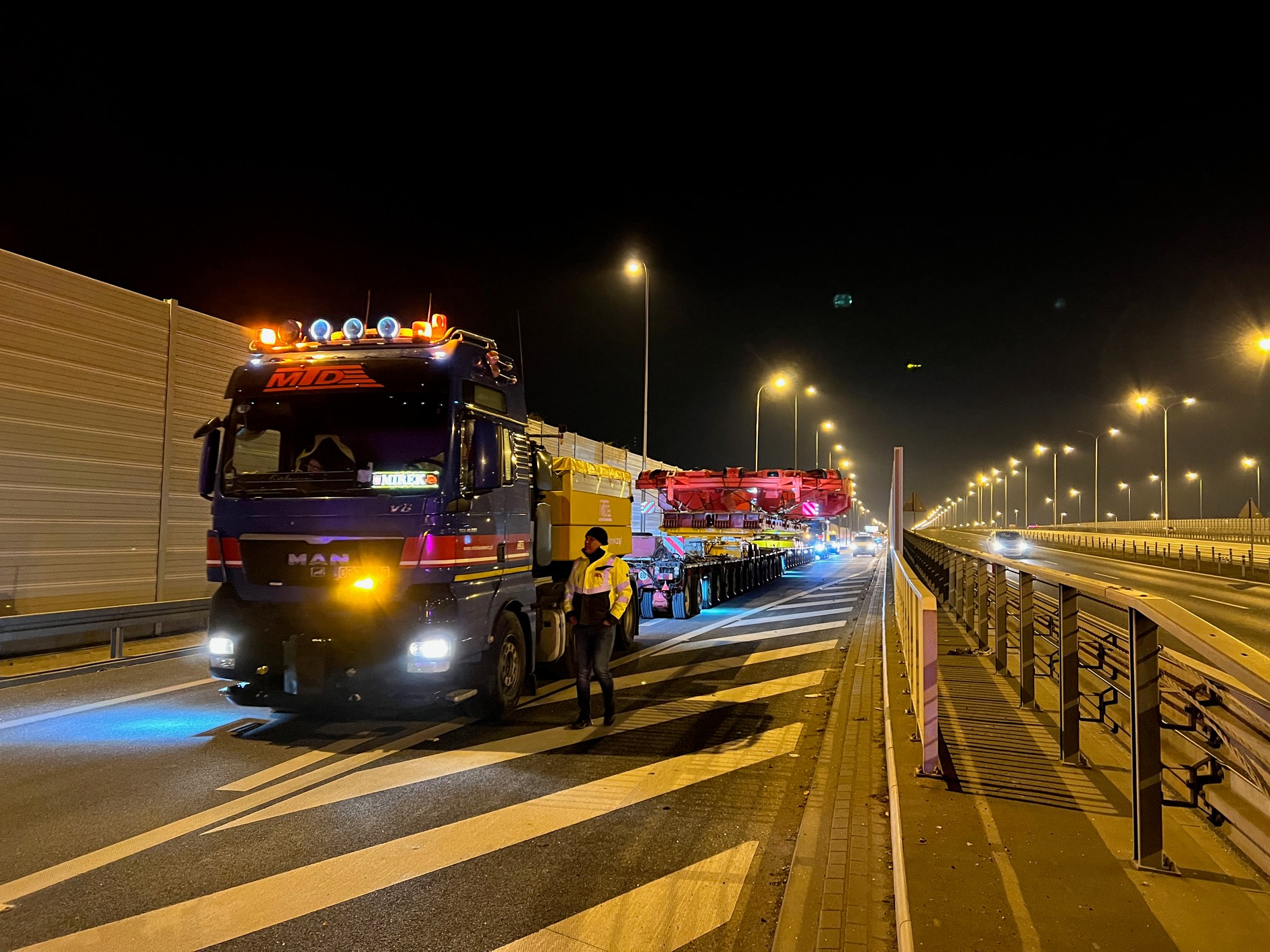 Transport gigantycznej maszyny TBM w Warszawie
