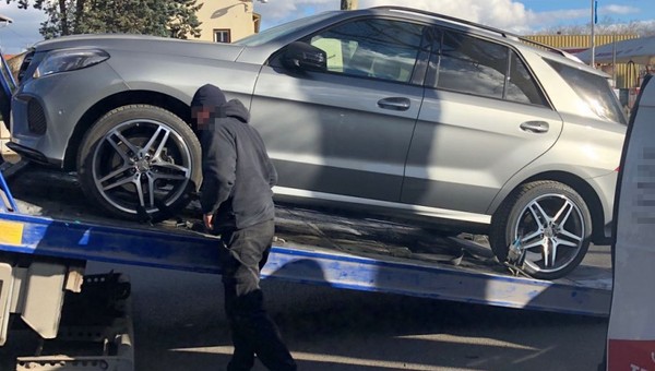 Wypożyczali auta w Polsce, a we Francji je sprzedawali