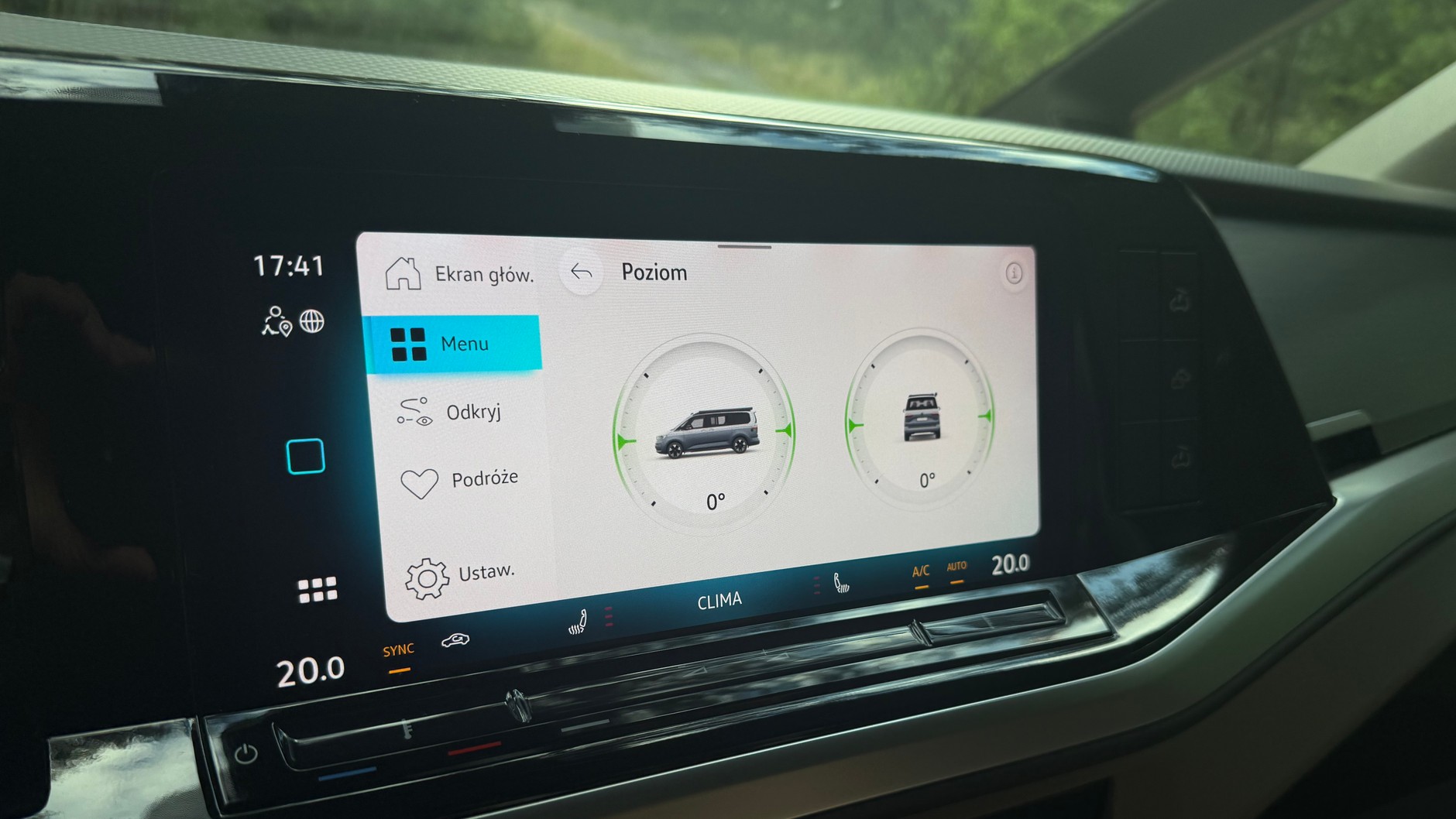 Volkswagen California Ocean 2025 – wbudowana "poziomica" ułatwia poprawne ustawienie samochodu na noc