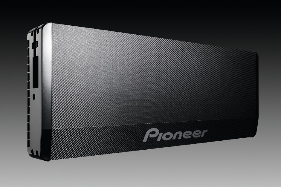 Pioneer niestety dość lakonicznie podaje w jaki sposób uzyskał tak doskonałe efekty