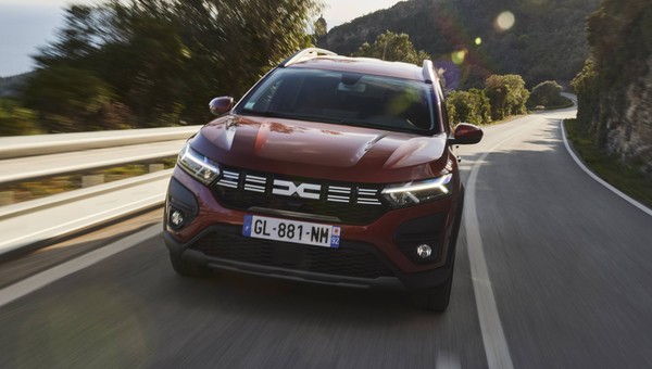 Dacia Jogger to udane połączenie kilku samochodów. Którą wersję warto kupić?