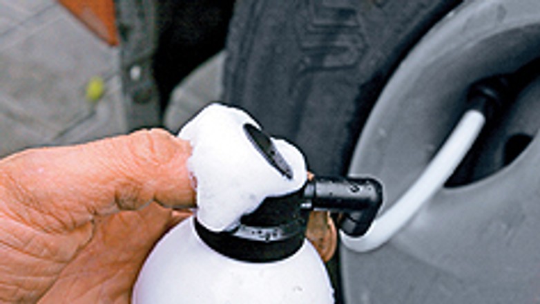 Łatka w spreju - szybki sposób na "flaka"