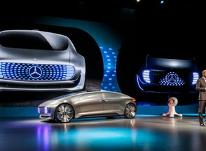 Dlaczego producenci aut wystawiają się na targach elektroniki?