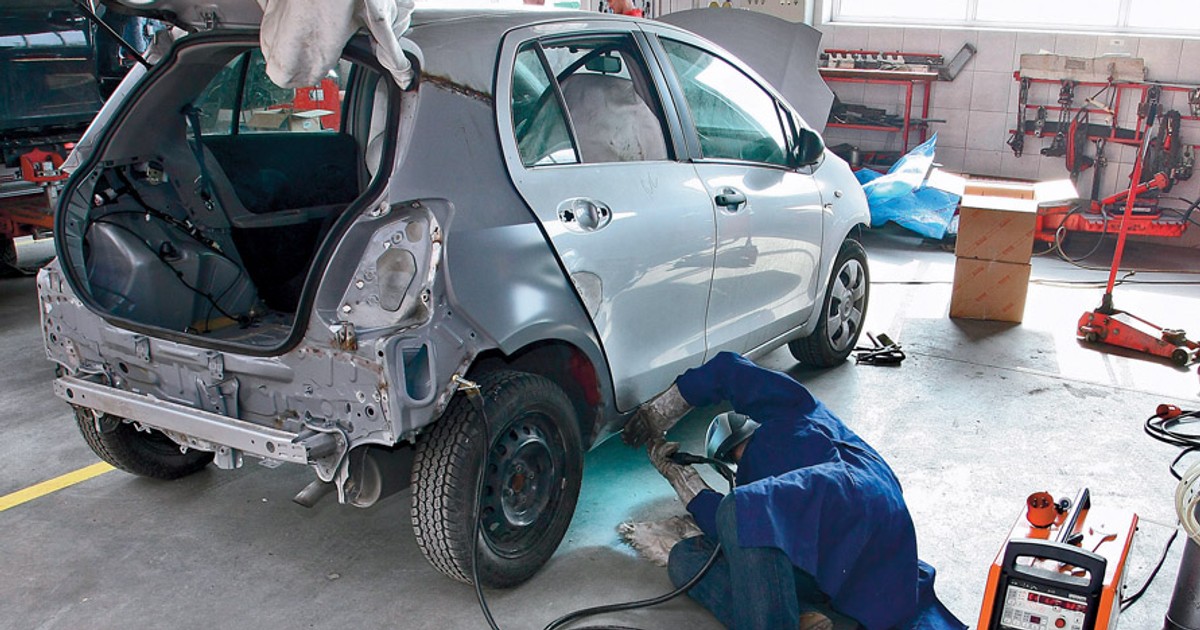 Jak naprawiać auto po wypadku? Odpowiedź jest prosta - porządnie!