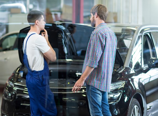 Tego nie znoszą mechanicy. Czy też tak robisz, wstawiając auto do warsztatu?
