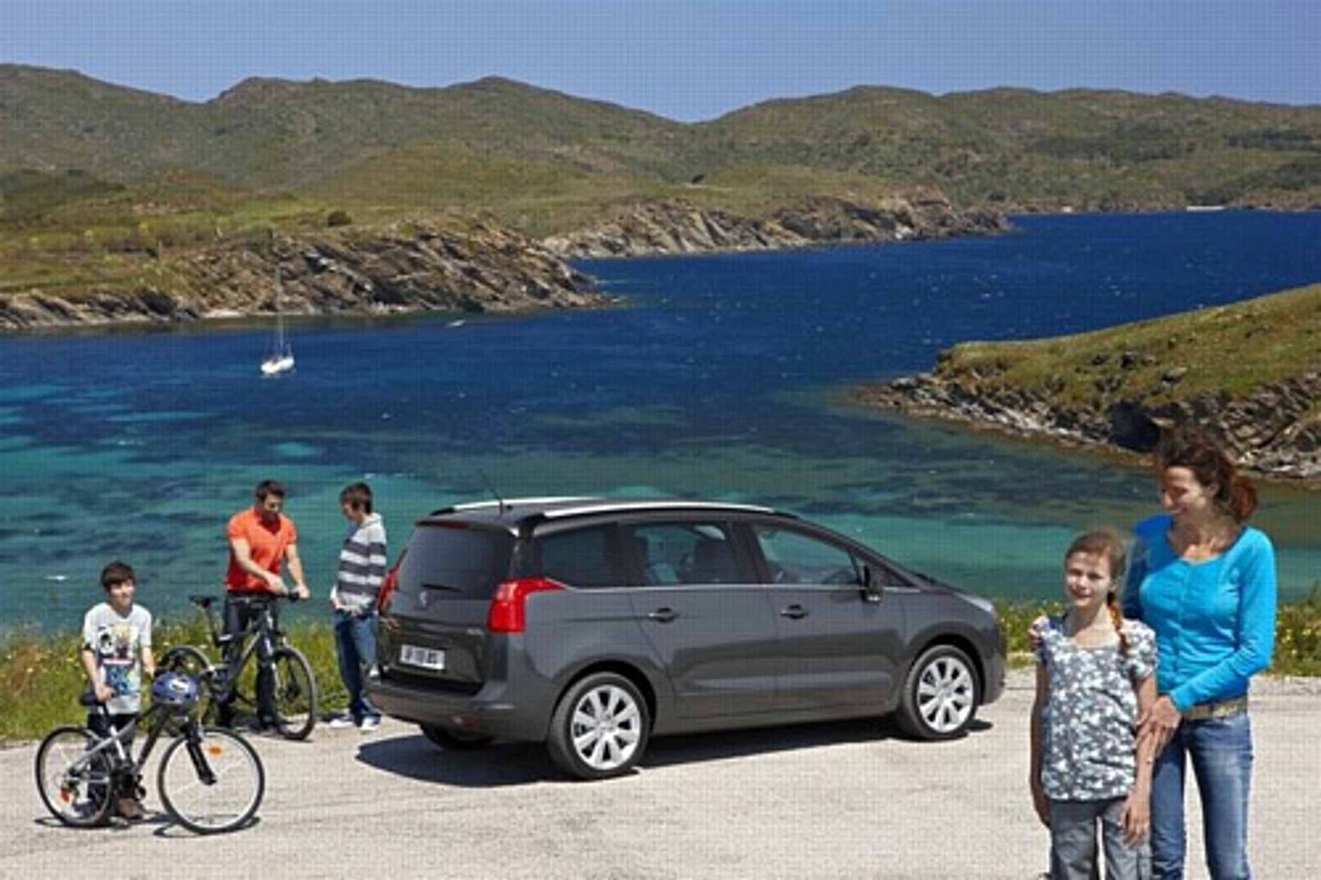 Peugeot 5008 - Francuzi podbijają rynek minivanów