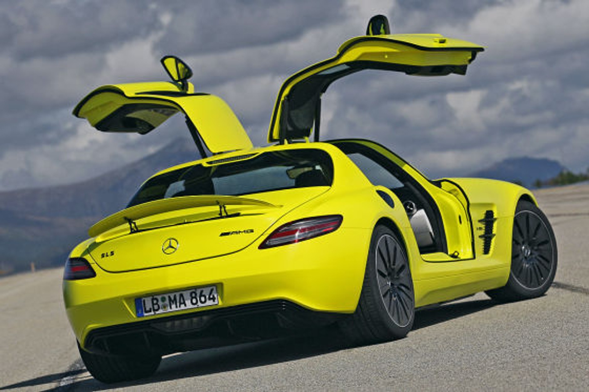 Mercedes SLS pod napięciem