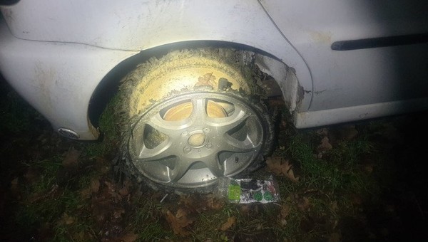 Jechał na samych felgach. Interweniowali świadkowie