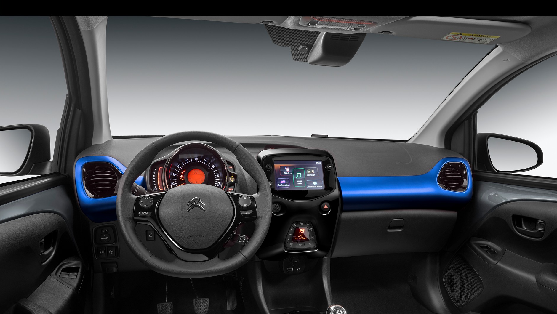 Citroen C1. Francuzi poprawili m.in. system multimedialny z funkcjami Androi Auto, Mirror Link i CarPlay