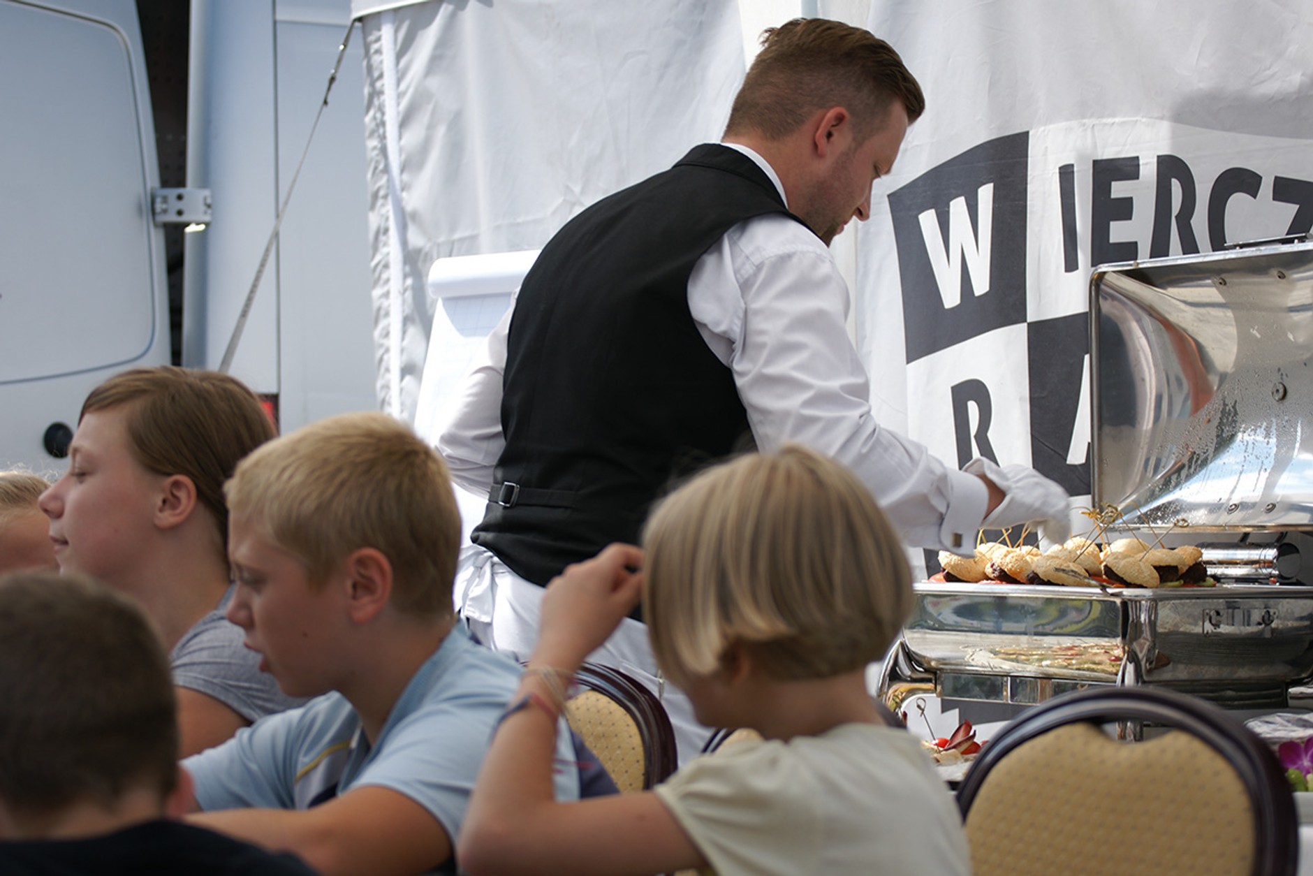 Zgodnie z ideą zawodów, wymyśloną przez prezesa Fundacji Jarosława Wierczuka,  zawodnicy rywalizowali  w czterech kategoriach, jednak bez ścisłego podziału,  z uwzględnieniem zarówno pojazdów serii ROK jak i ROTAX.