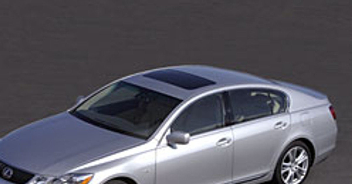 Lexus GS 460 – duży 8-cylindrowy silnik dla środkowego sedanu