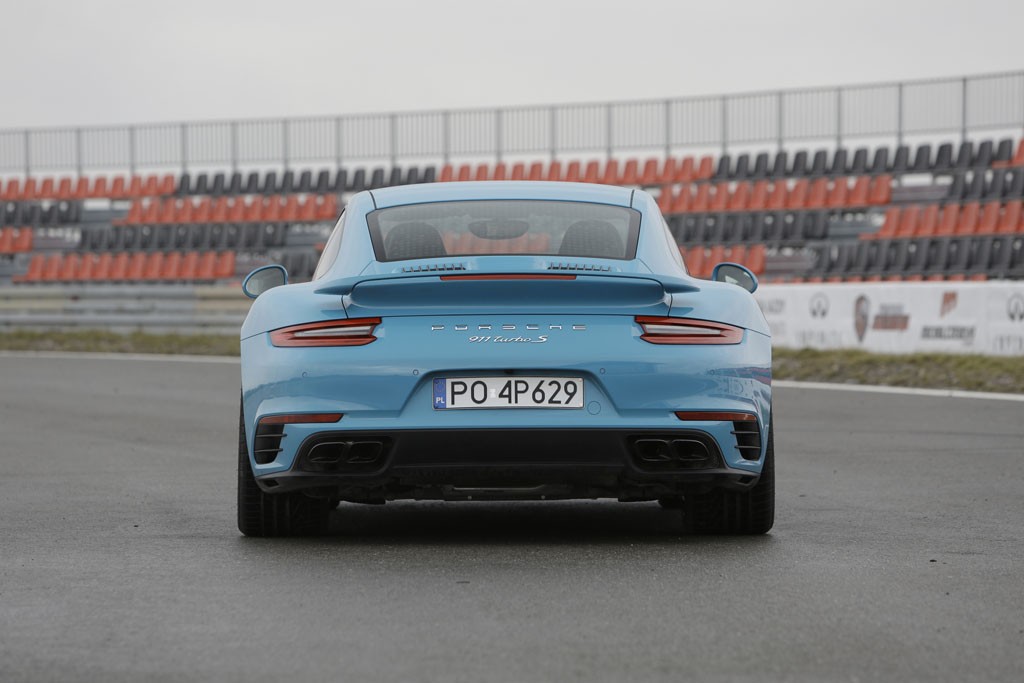 Porsche 911 Turbo S - bajeczne turbo w bajkowym kolorze