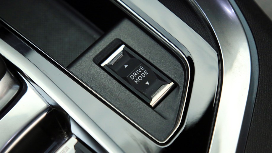 PEUGEOT 3008 HYBRID4 300 e-EAT8