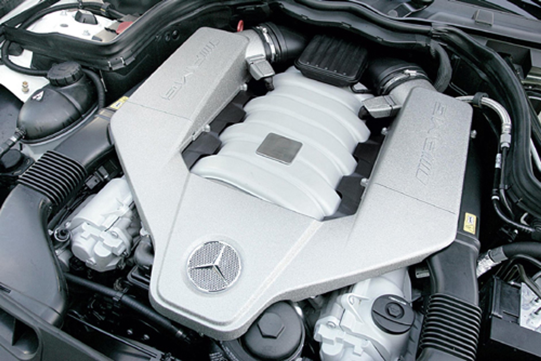 Mercedes C63 AMG kontra BMW M3 - Gaz do dechy!