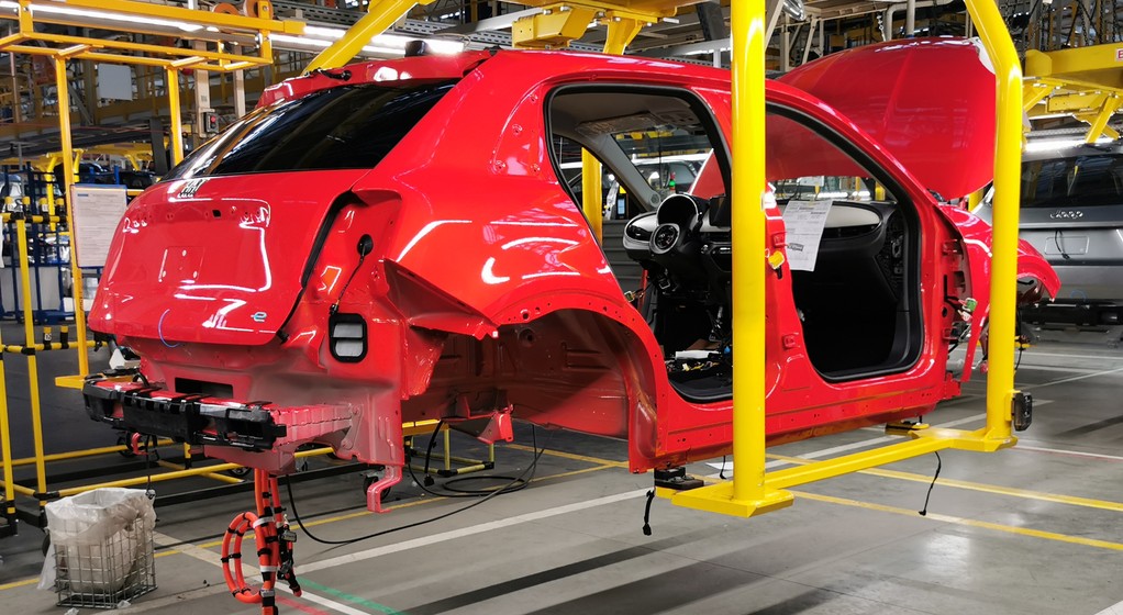 Fabryka Stellantis w Tychach – linia montażowa Jeepa Avengera i Fiata 600e