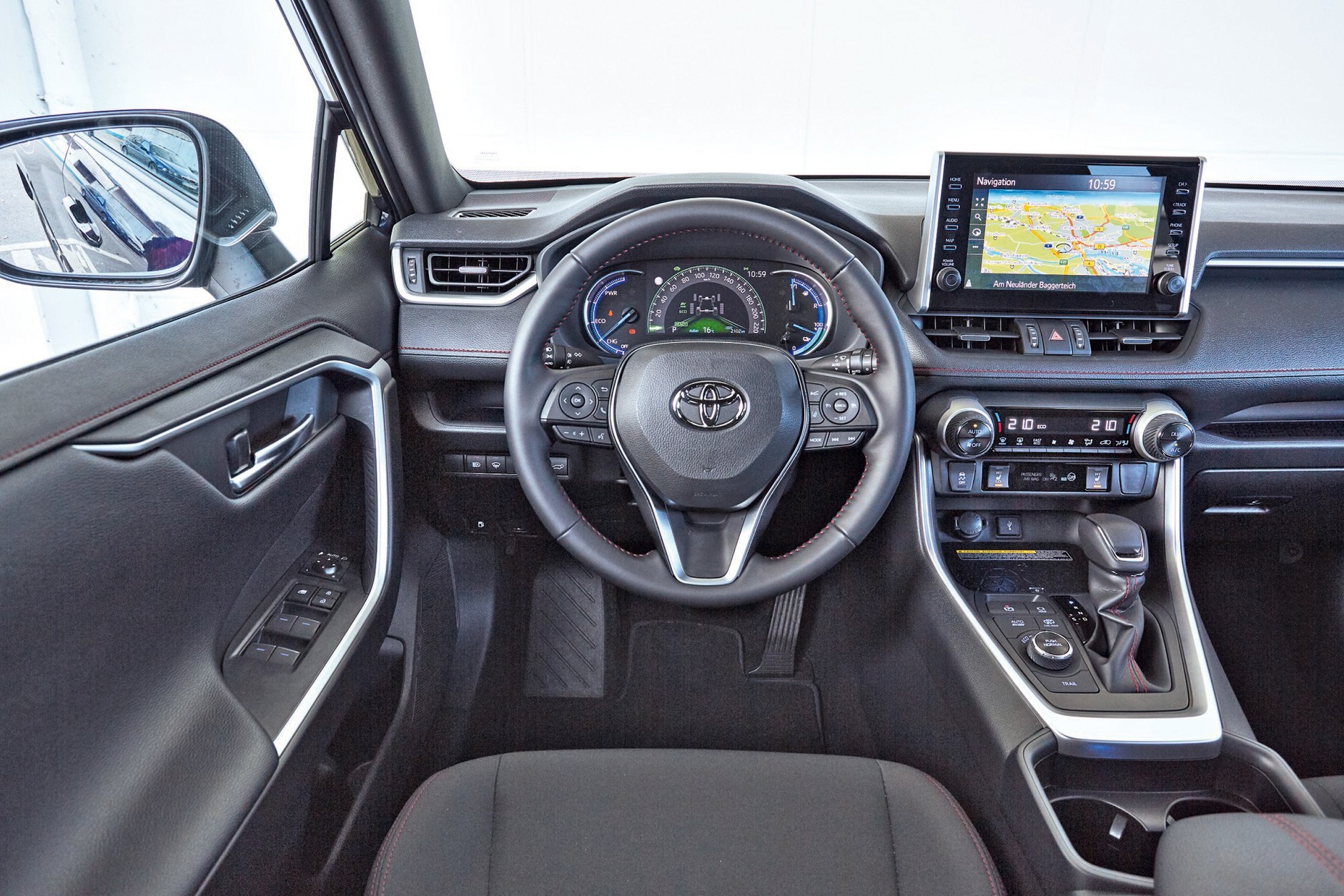 Toyota RAV4 2.5 Plug-In Hybrid - kokpit