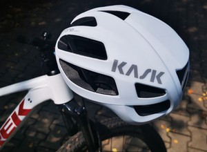 Obowiązek jazdy w kasku na rowerze? Policja wyraziła swoje zdanie