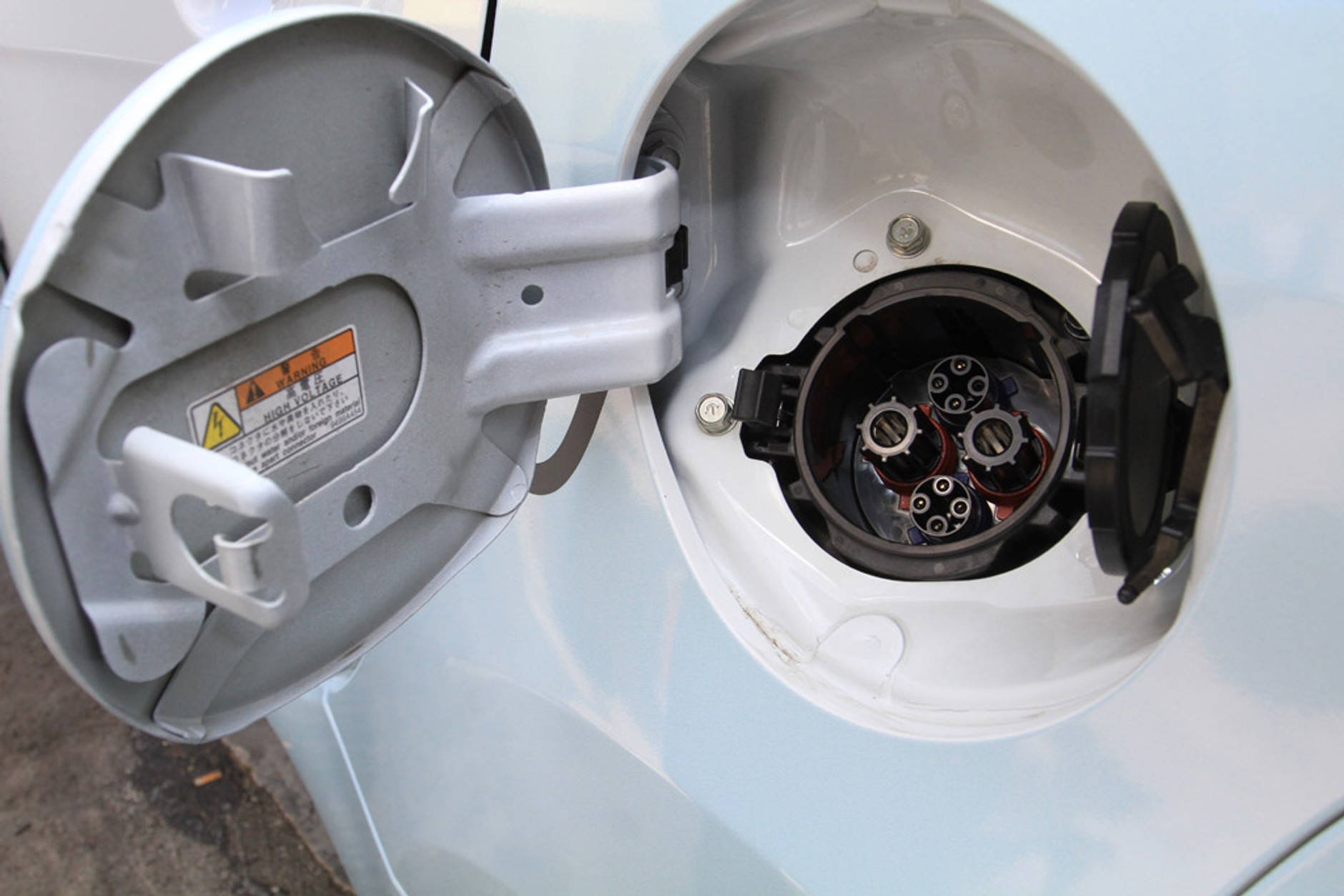 Mitsubishi i-MiEV: czyli, podróż w poszukiwaniu gniazdka