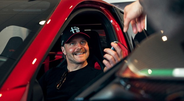 Właściwy człowiek we właściwym aucie. Valtteri Bottas odebrał dziką Giulię GTAm