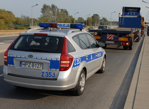 Policja „bierze się” za ciężarówki i busy – wzmożone kontrole w całym kraju