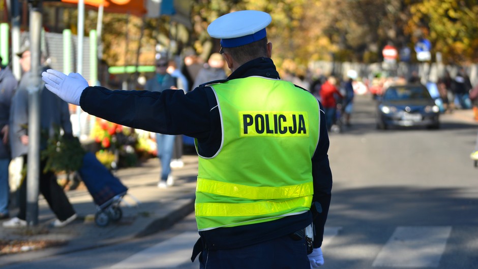 Kierowanie ruchem przez policjanta