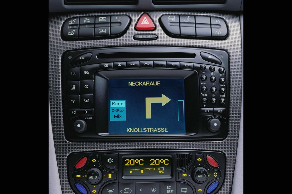 Fabryczna nawigacja: Kto kupił, ten głupi?