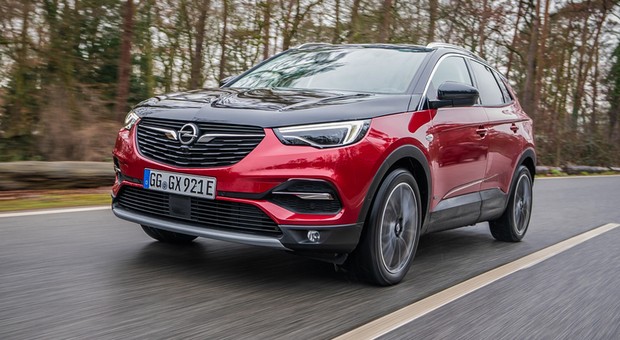Opel Grandland X Hybrid4 - sprytna hybryda