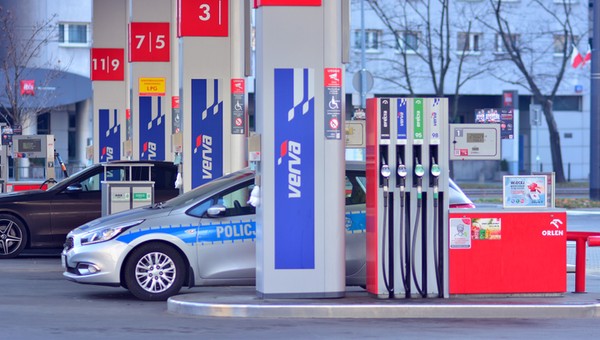 Ropa jest najtańsza od trzech lat. To oznacza kolejne obniżki cen paliw