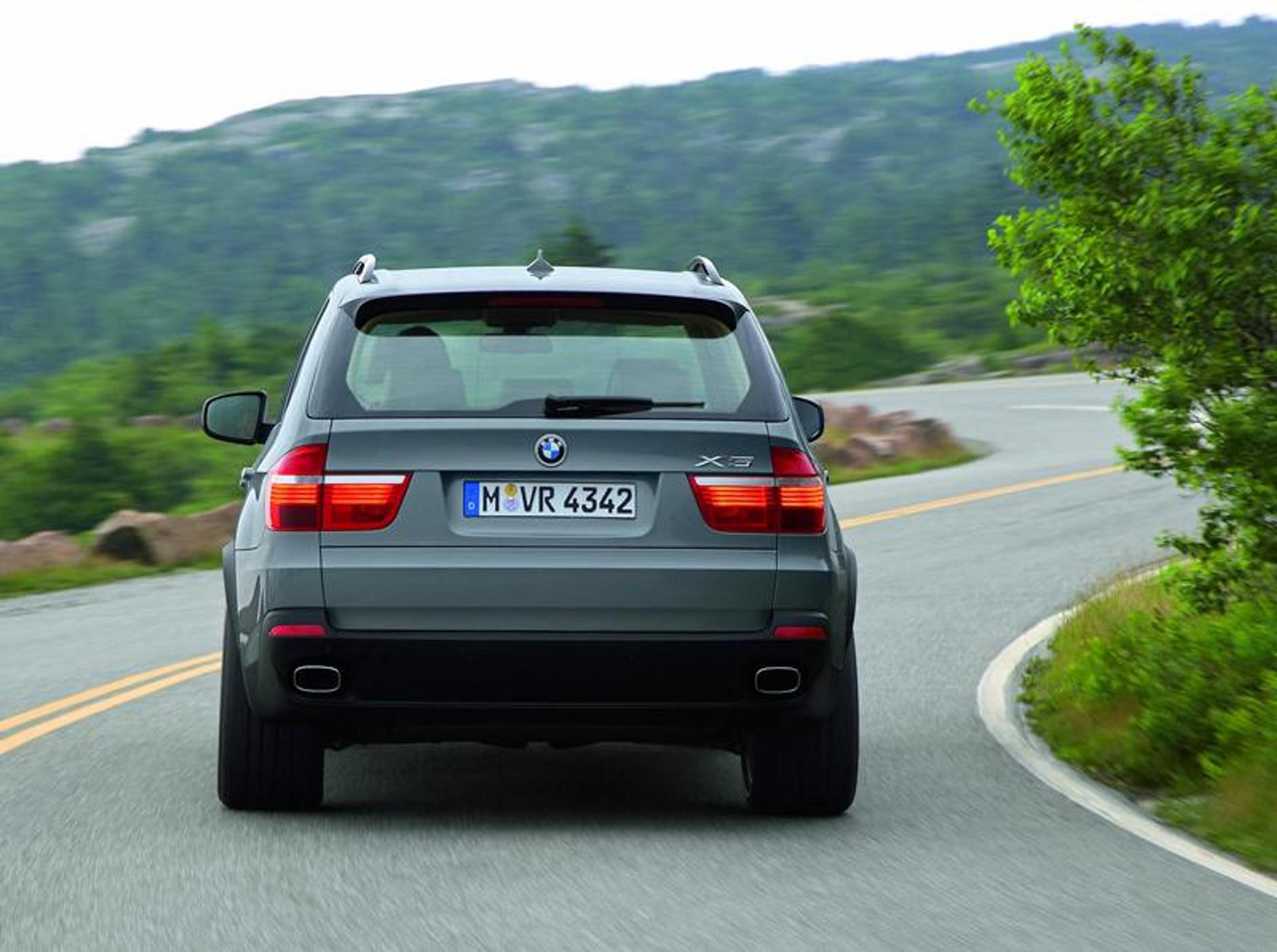 Nowe BMW X5: oficjalne zdjęcia i kompletne informacje