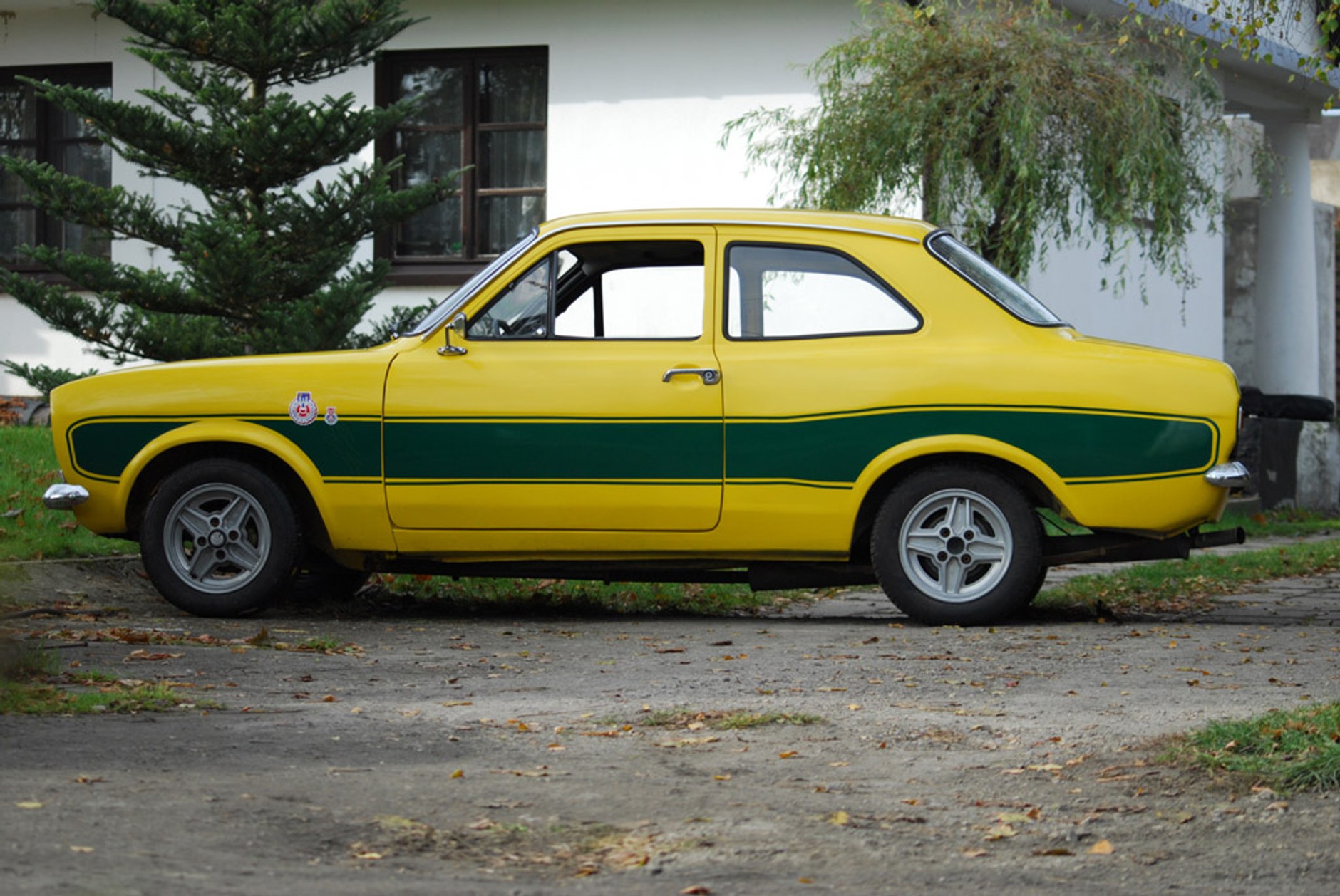 Ford Escort MKI: patrzcie, psia kostka jedzie!