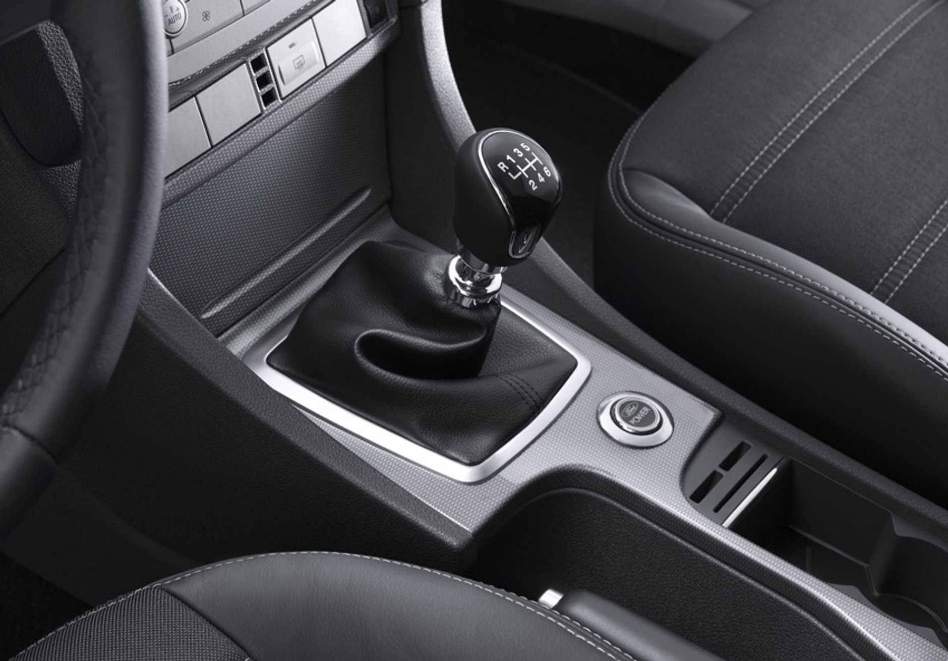 IAA Frankfurt 2007: odmłodzony Ford Focus – kinetyczny design, dwusprzęgłowa skrzynia biegów, oszczędna wersja